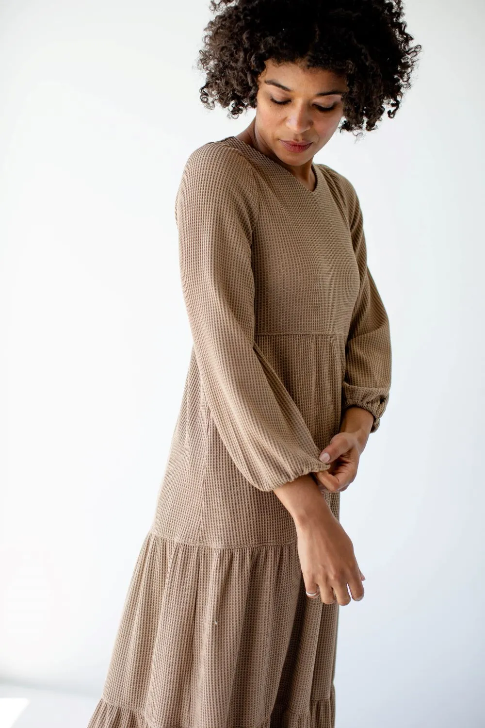 'Demi' Quarter Sleeve Waffle Knit Tiered Midi Dress in Mocha